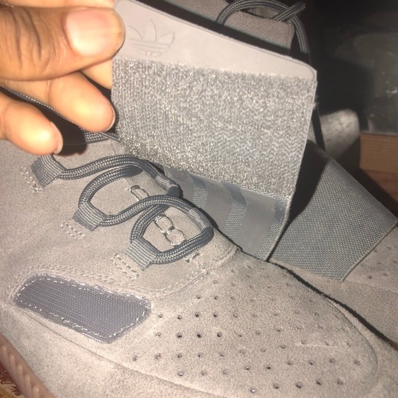 Yeezy 750s 9.5 - Picture 4 of 4